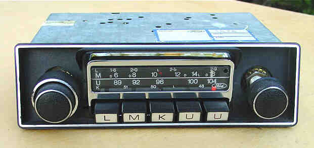 Vintage FORD car radio (BLAUPUNKT 1972) - 73 GB 18K 810 JA - P 42 - 2