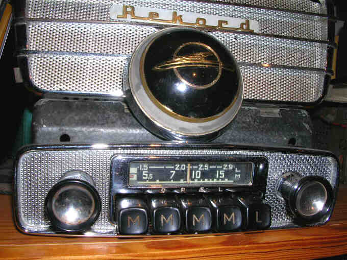 Vintage and original OPEL Blaupunkt car radio - model HAMBURG 9130 - year 1956 - 2