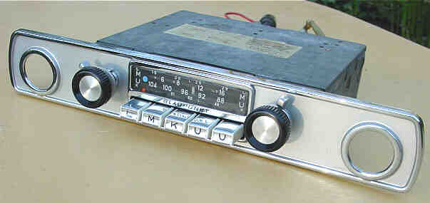 Autoradio vintage BLAUPUNKT type DORTMUND (1969) pour PEUGEOT 404 - 2