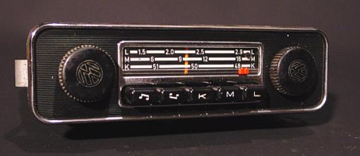 Classic VW car radio 111 035 101 H - BLAUPUNKT Wolfsburg a serie D - 1971 - 2