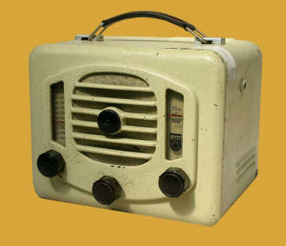 Very old VW car radio - 1949 - Model Elomar 6VDC - 110-220VAC