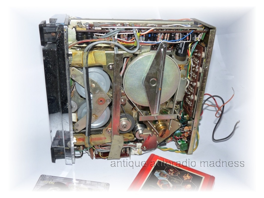 8 track AIWA  model TP-1028 (3)