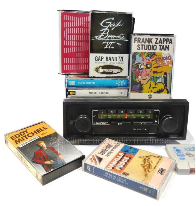 Vintage BLAUPUNKT car radio model Mainz CR 7 636 982 010 - 2Vintage BLAUPUNKT car radio model Marburg CR 7 636 983 010 - 2