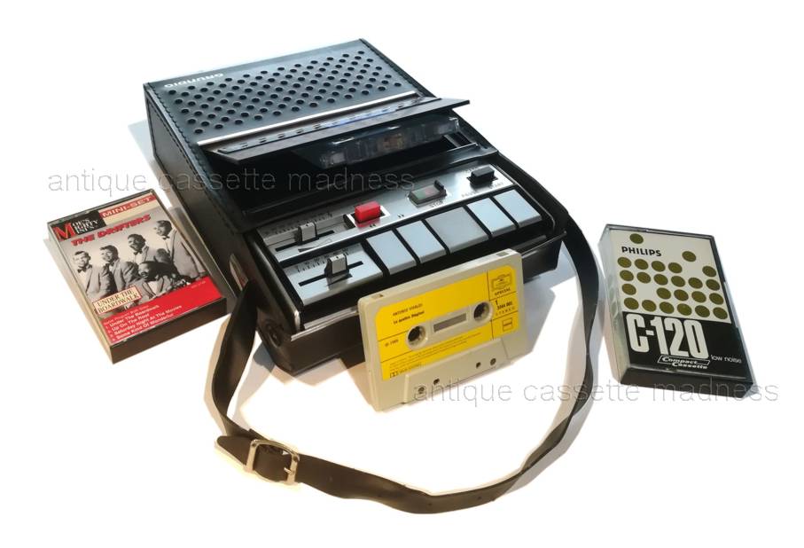 Oldschool portable mini cassette recorder GRUNDIC model C410 - 1971 - 4 