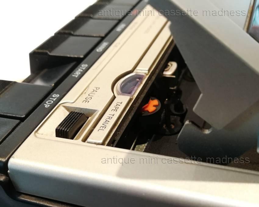Oldschool portable mini cassette recorder PHILIPS model N2415 - 1981 (1) 