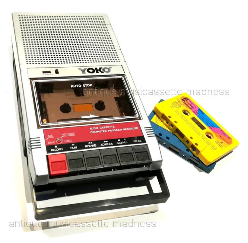 Lecteur/enregistreur cassette audio vintage portable YOKO modle CRC-1001  - 80's - 2
