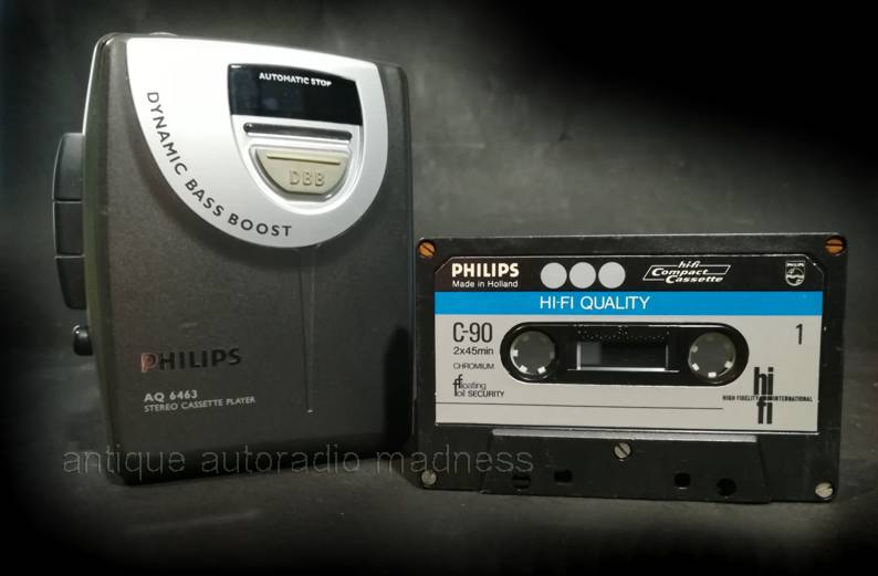 Walkman vintage mini cassette player PHILIPS model AQ-6463 - 2