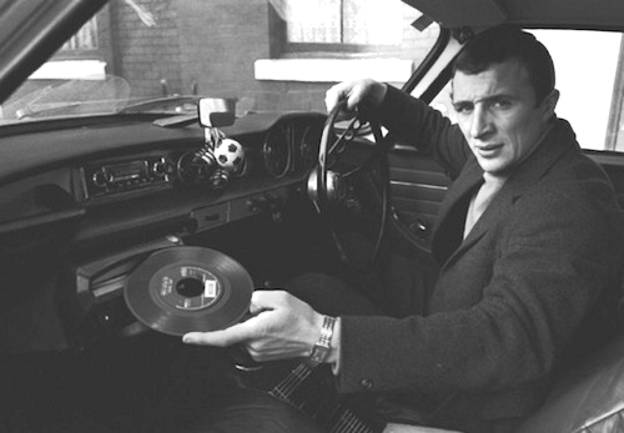 Oldschool PHILIPS "Auto mignon" 45 RPM car records player - (Mike Summerbee)