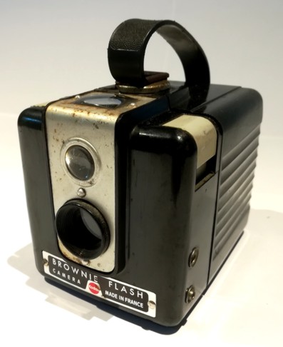 Vintage KODAK Brownie 3 Flash camera - 5