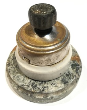 Matériel électrique de maison en porcelaine ancienne - Interrupteur rotatif PERKINS 5A - 125 V