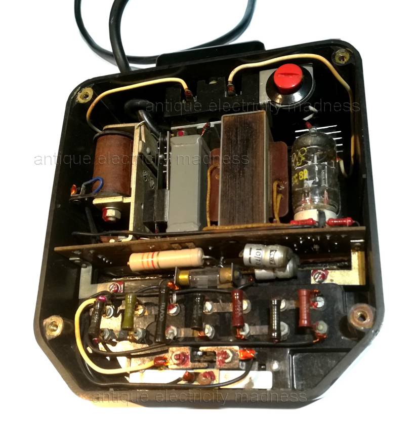 Electricité domestique ancienne - Accessoires en bakélite - Minuterie programmable à lampe électronique - 1965 - 4