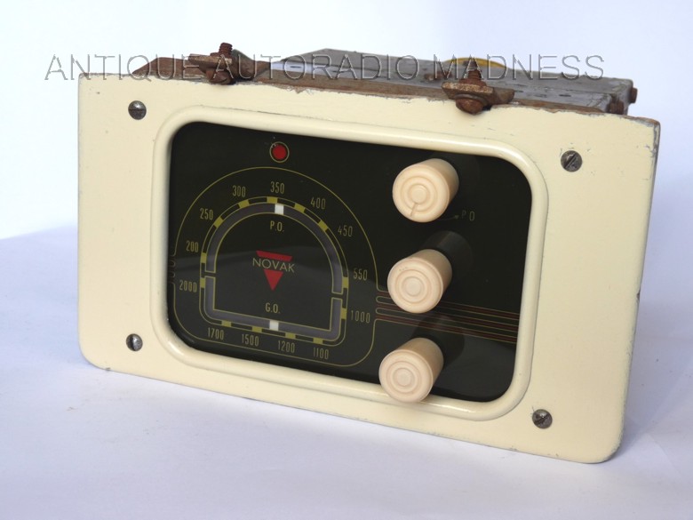 Autoradio ancien NOVAK (1950) - Console RENAULT 4 CV