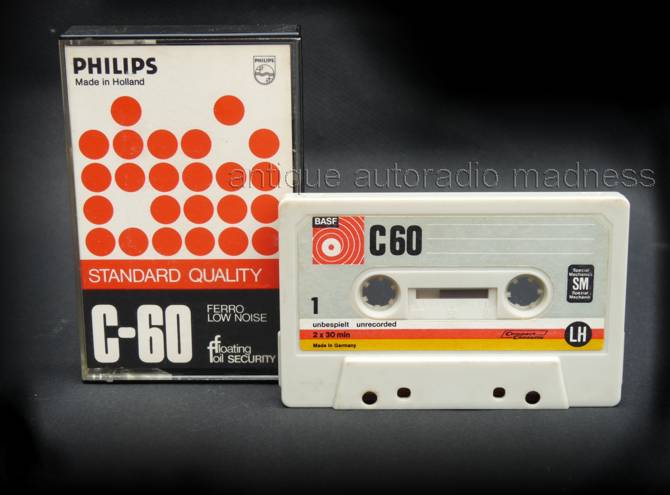 Mini cassette audio PHILIPS type Standard Quality C-60 (1975)