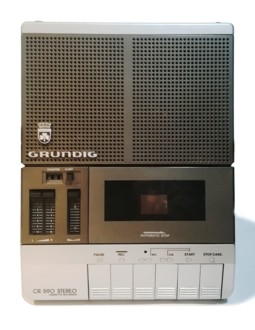 Lecteur enregistreur musicassette GRUNDIG  CR 590 portable