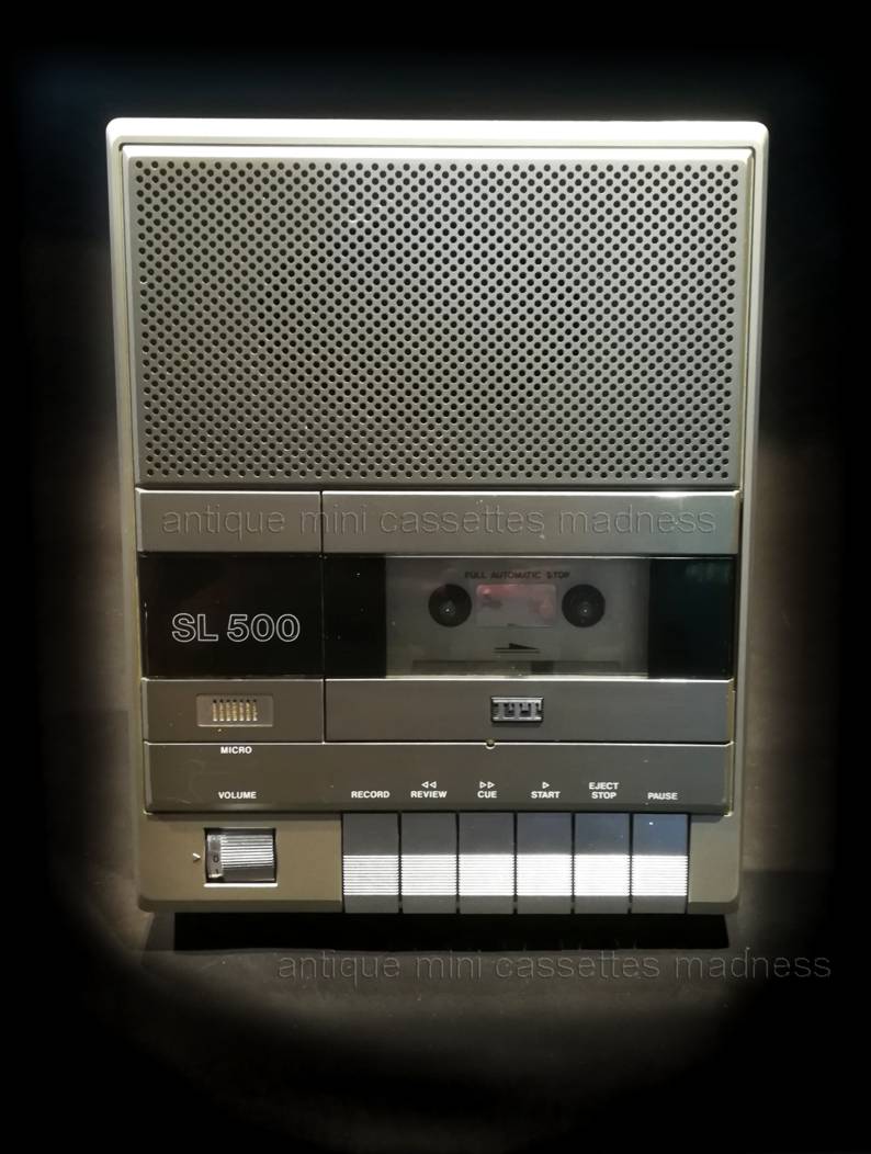 Lecteur enregistreur de cassettes portable ITT Shaub Lorenz modle SL 500 (1980)